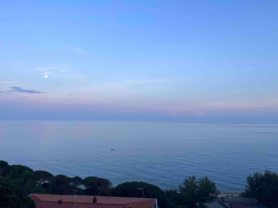 Silenzio E Relax Fronte Mare A Varazze Esterno foto